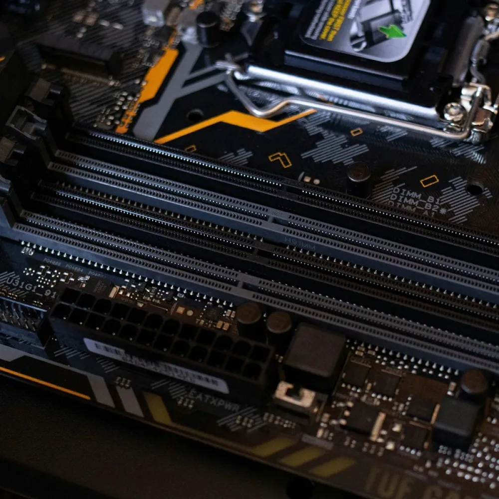 l'interno di un pc: il suo hardware sul quale fare la diagnostica