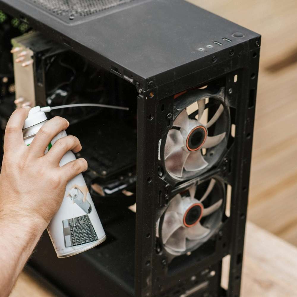 un passaggio della pulizia delle ventole del pc