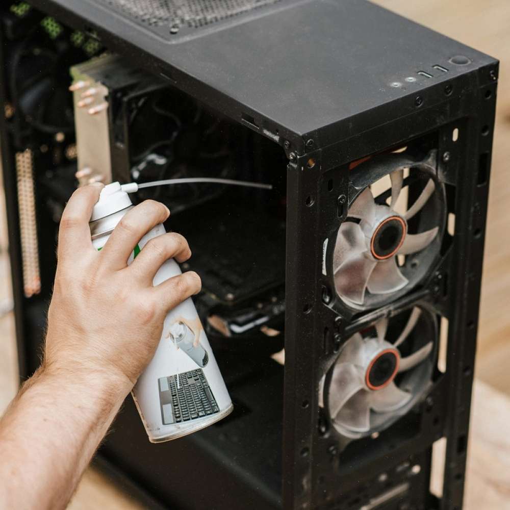 un passaggio della pulizia delle ventole del pc