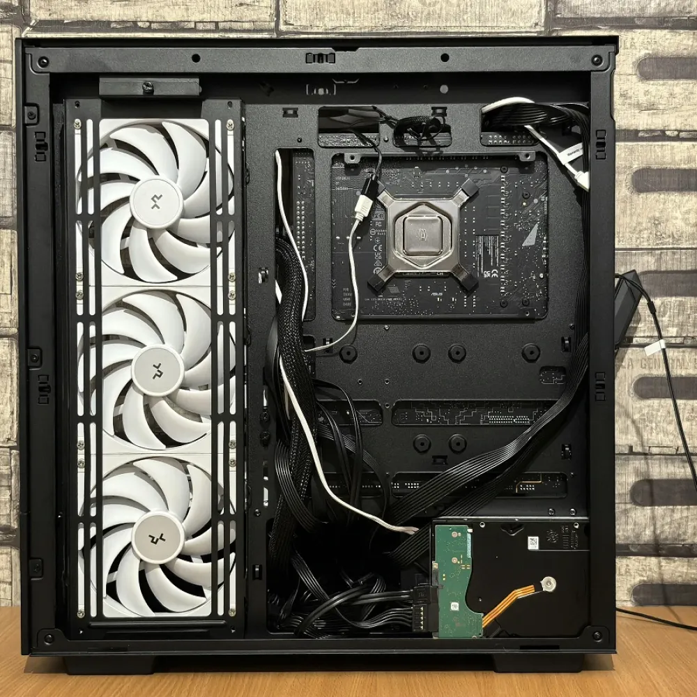 la parte interna del pc, quella che si collega con l'alimentatore