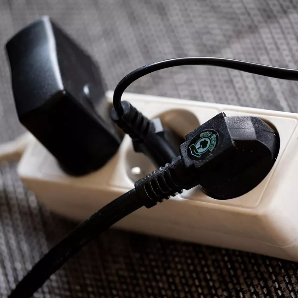 una presa elettrica sovraccarica