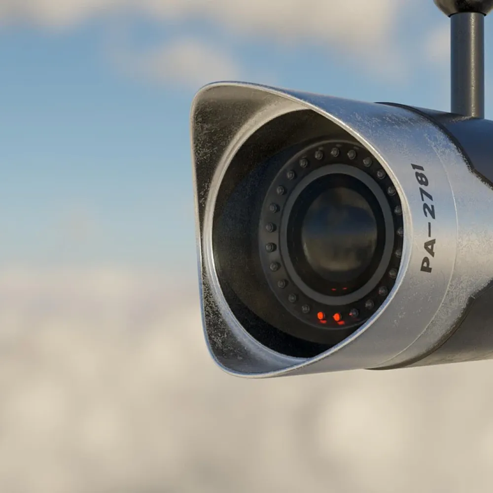 una videocamera di sicurezza accesa, con spia rossa ben visibile