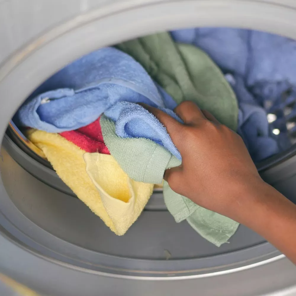 un'asciugatrice al lavoro: ecco le tecniche per prolungarne la durata