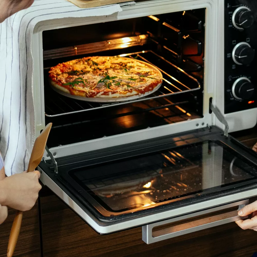 un fornetto elettrico in azione: attenzione ai corto circuiti