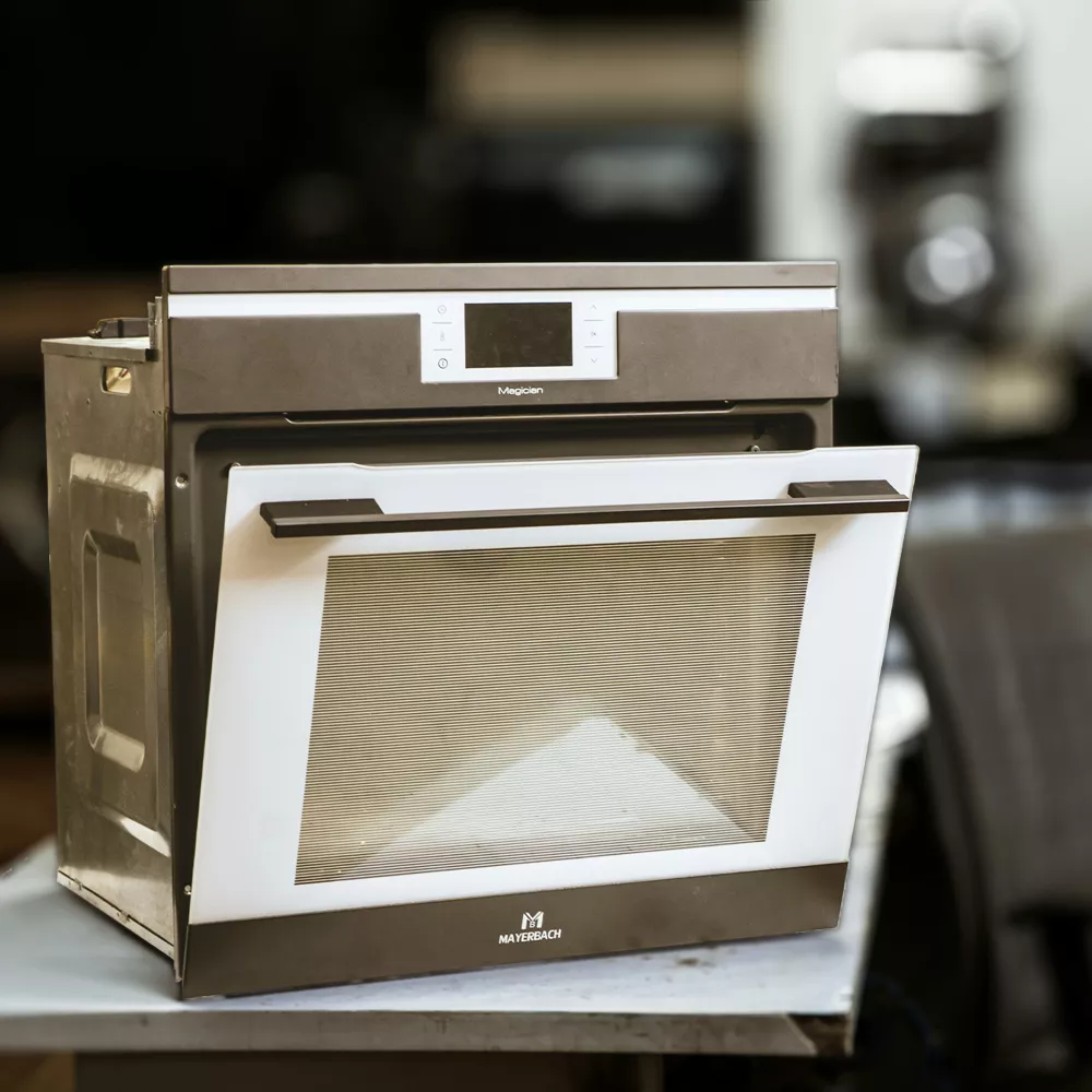 un forno elettrico spento e dunque non surriscaldato