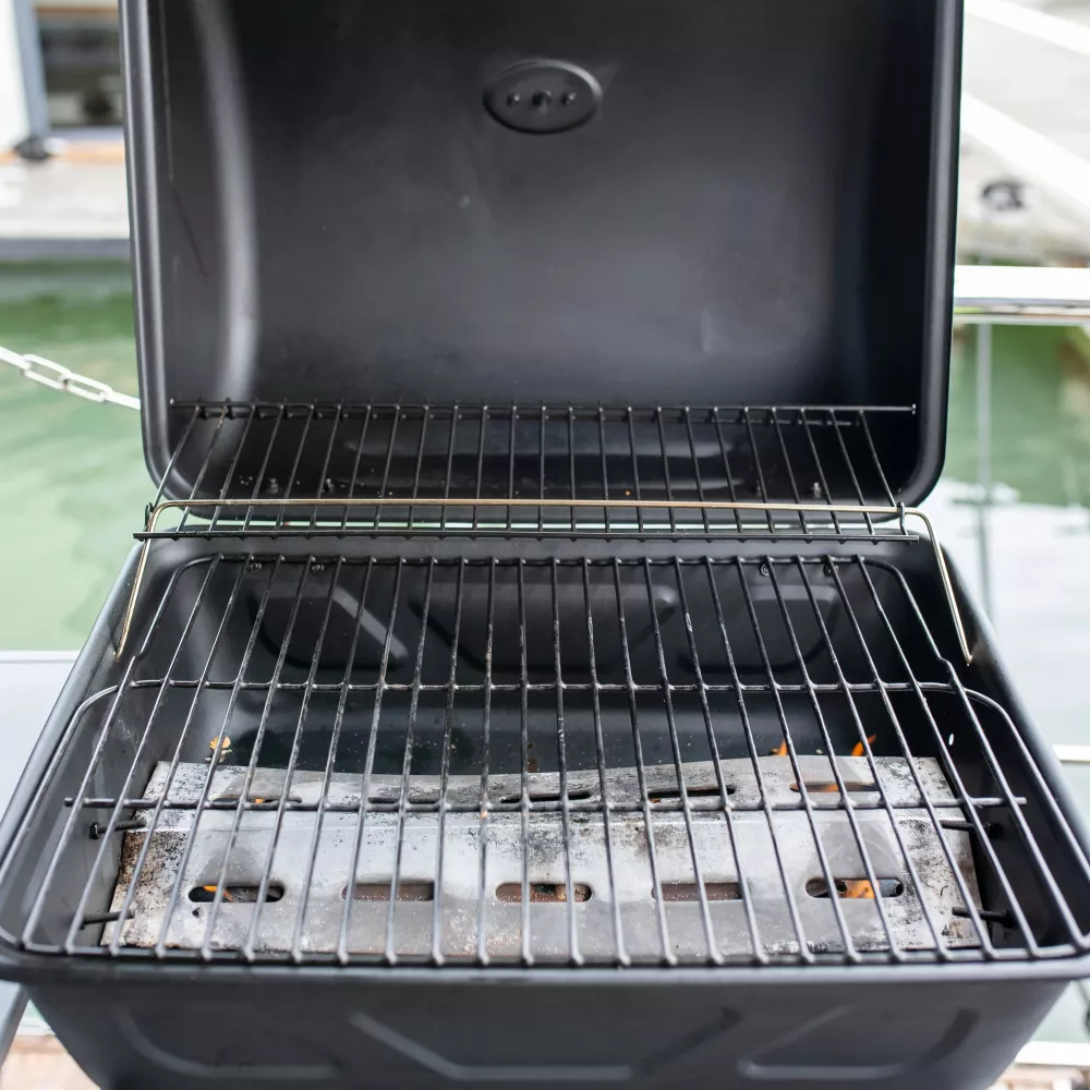un grill perfettamente pulito e senza nessun accumulo di grasso
