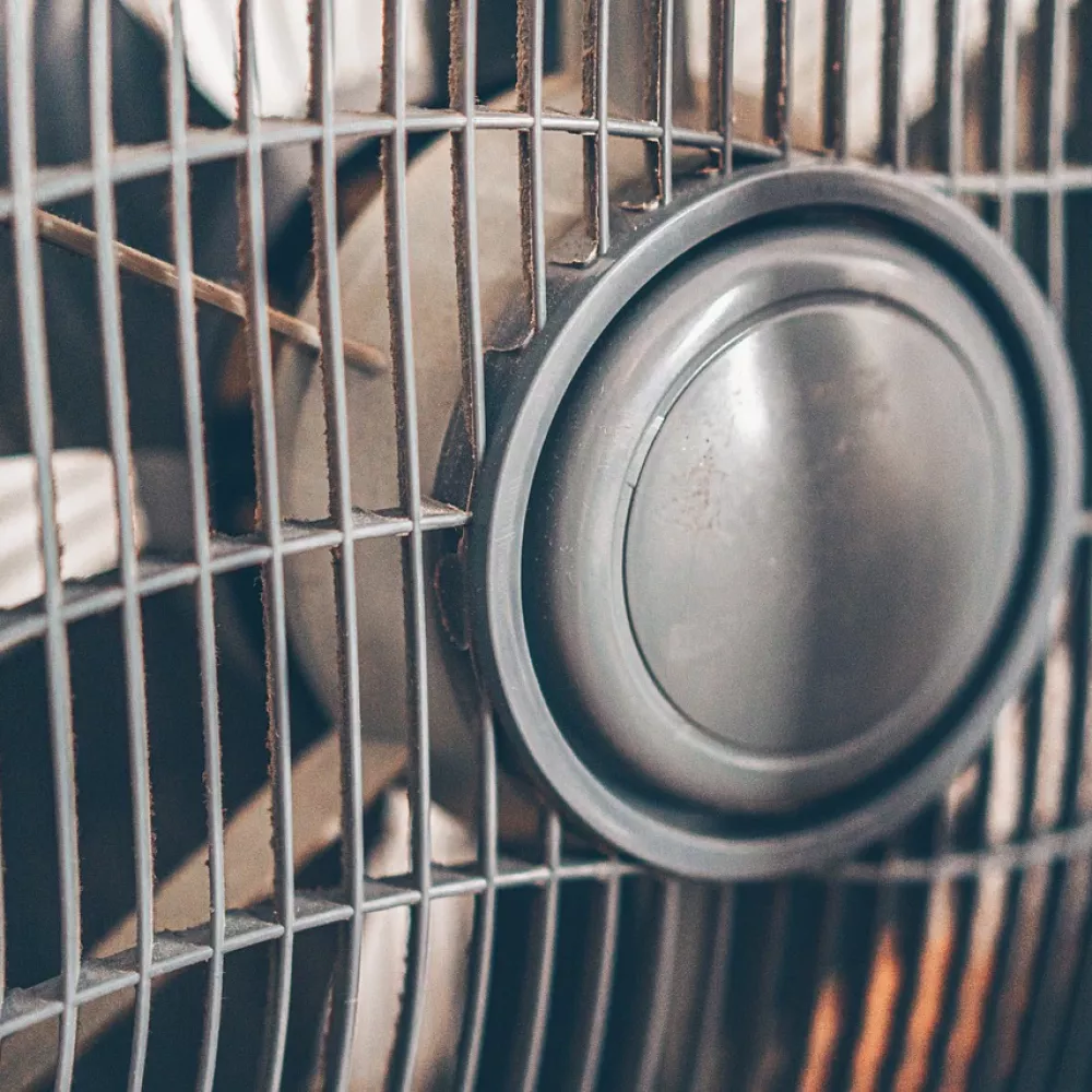 un ventilatore ostruito dalla polvere