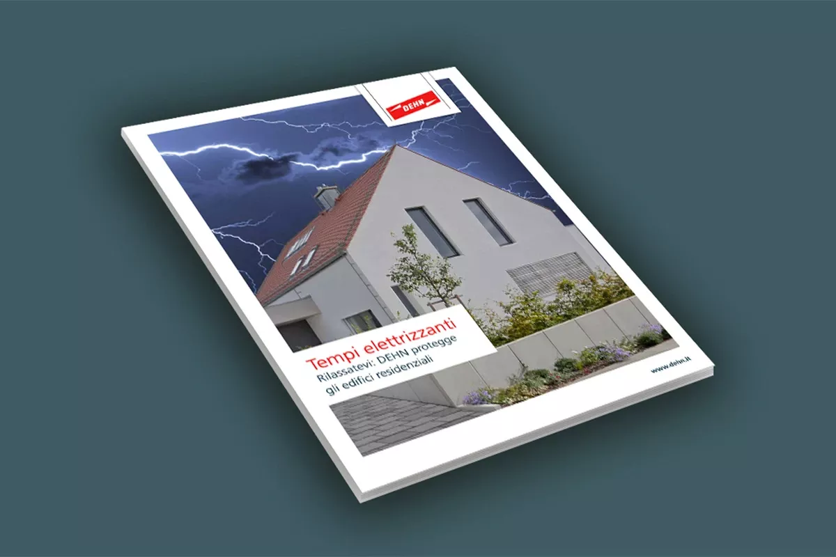 Preview image of an Italian brochure about lightning protection for residential buildings during a storm.