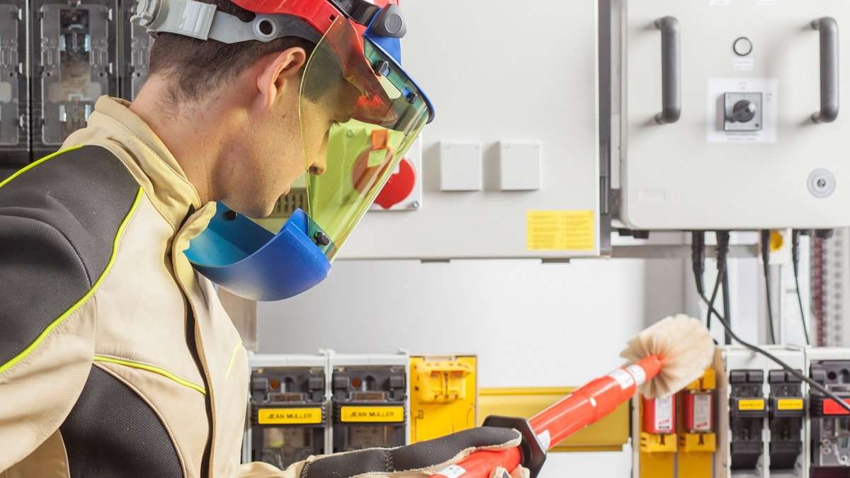 Arbeiten unter Spannung als Dienstleistung